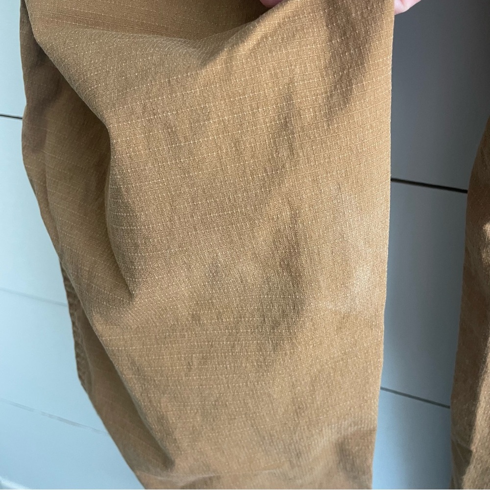 Vuori Ripstop Pants in Caramel color with tie - Picture 6 of 7